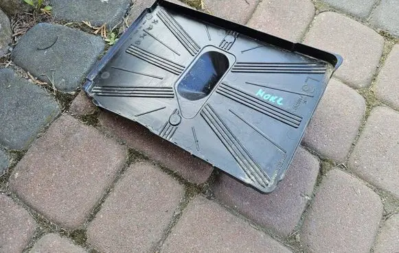 Opel Mokka B Battery tray 9817230480