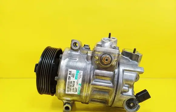 Volkswagen Golf V Air conditioning (A/C) compressor (pump) 1K0820859F