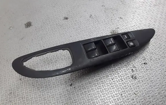 Nissan Primera Electric window control switch