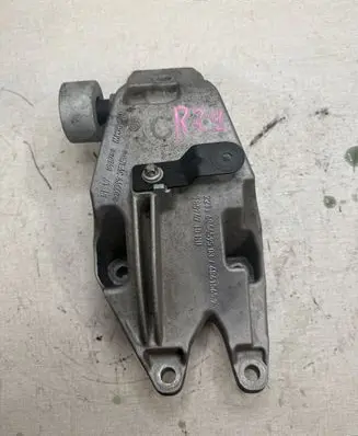 BMW 5 G30 G31 Engine mounting bracket 68615659 686459503 18574710