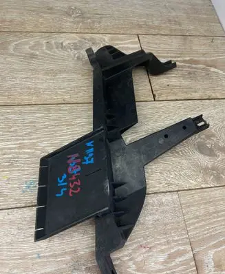 BMW X3 E83 Headlight/headlamp mounting bracket 1301073024