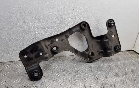 BMW X5 E70 Pneumatic air compressor holding bracket 6785506 37226785506