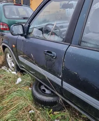 Honda CR-V Front door