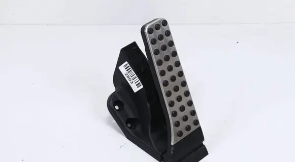 Mercedes-Benz C AMG W205 Accelerator throttle pedal A2053000104 100119 ZGS005010