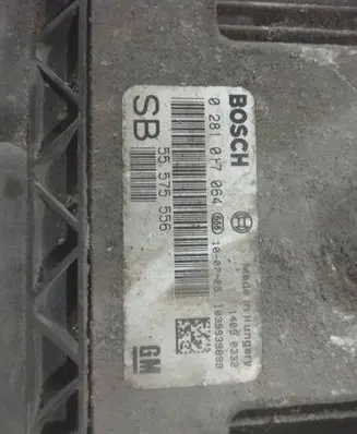 Opel Zafira B Engine control unit/module 55575556 0281017064 1039S39999