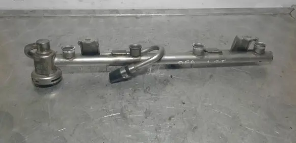 Volkswagen PASSAT B5 Fuel main line pipe 058133681