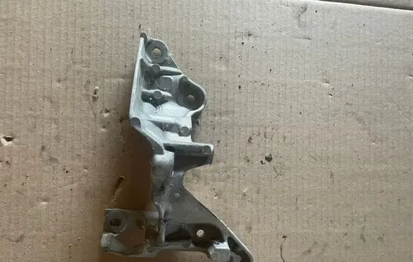 Nissan X-Trail T32 EGR valve cooler bracket 147174072R