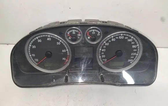Volkswagen PASSAT B5.5 Speedometer (instrument cluster) 3B0920827X 15110614006 VWZ7Z0F3913833