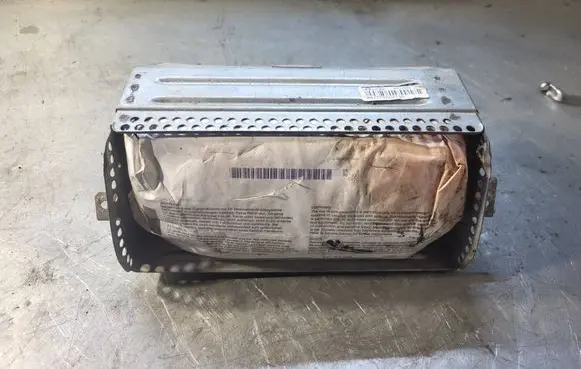Passenger airbag on/off switch