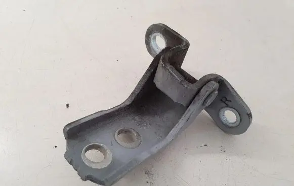Toyota Avensis T270 Front door upper hinge