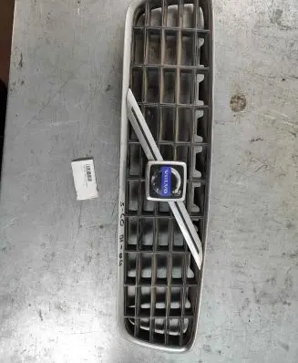 Volvo S60 Front bumper upper radiator grill 9190740