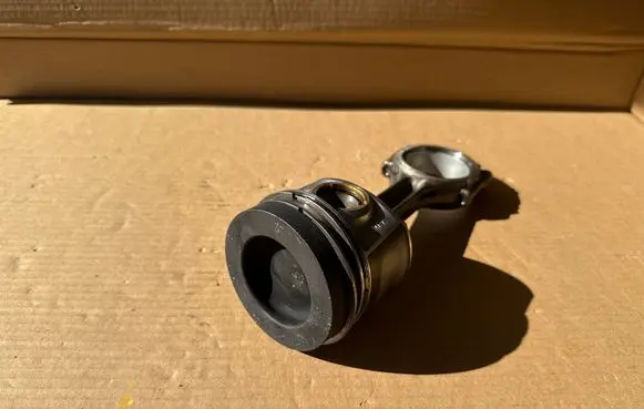 Volkswagen Transporter - Caravelle T6 Piston with connecting rod 