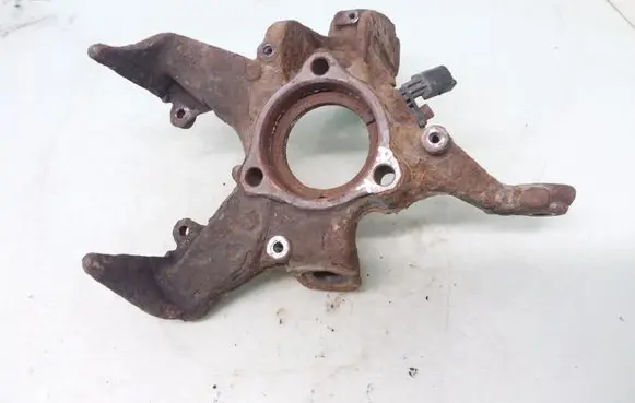 Skoda Octavia Mk2 (1Z) Front wheel hub spindle knuckle