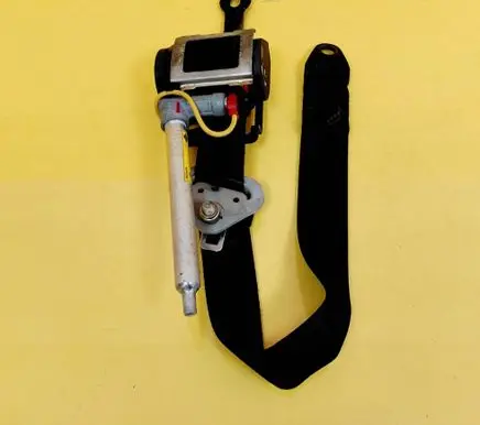 Nissan Primera Front seatbelt 0416134