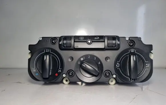 Volkswagen Golf V Climate control unit 1CF747309 1CF74730901