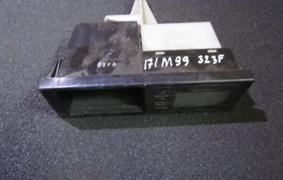 Mazda 323 F Screen/display/small screen
