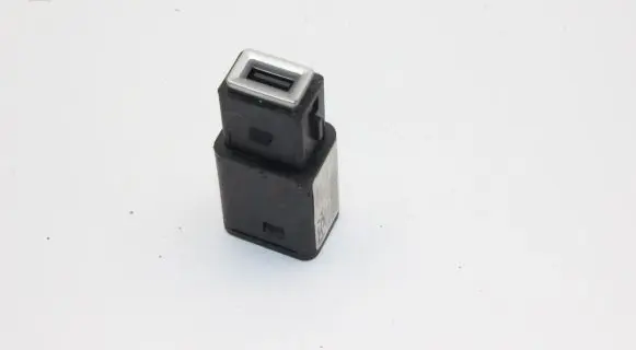 Opel Mokka B USB socket connector 98217039DX