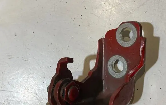 Ford Mustang VI Front door lower hinge 22810