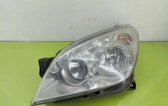 Opel Astra H Headlight/headlamp 