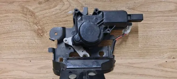 Mazda 3 I Tailgate/trunk/boot lock/catch/latch B6724