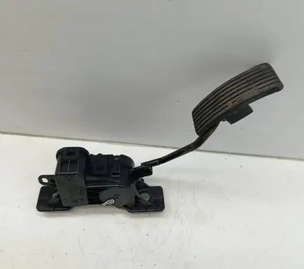 Mitsubishi Pajero Accelerator throttle pedal APM30015