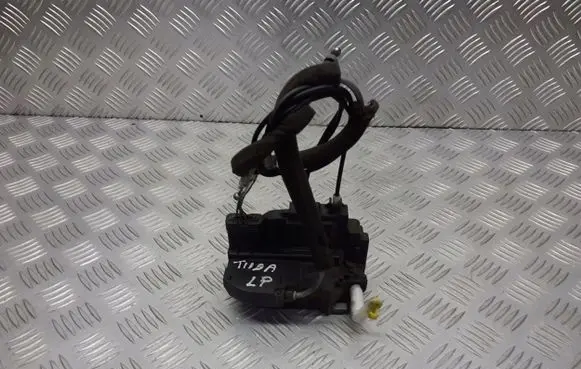 Nissan Tiida C11 Front door lock