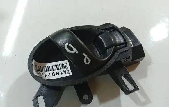 Nissan Micra Front door interior handle 