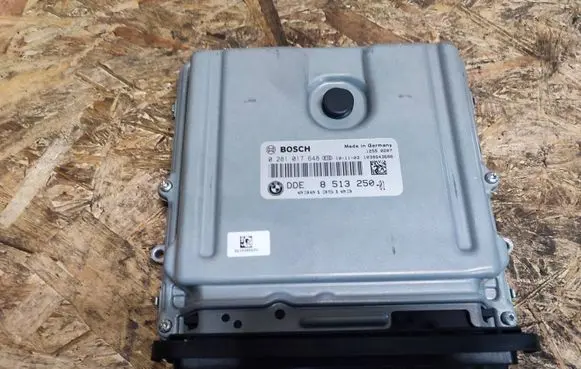 BMW 5 F10 F11 Engine control unit/module 8513250 030135103 0281017648