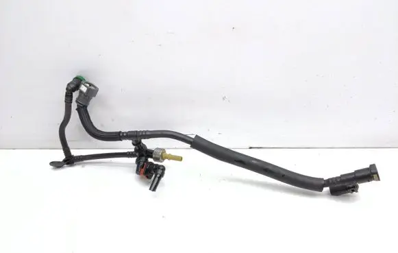 Volvo V40 Fuel line pipe 