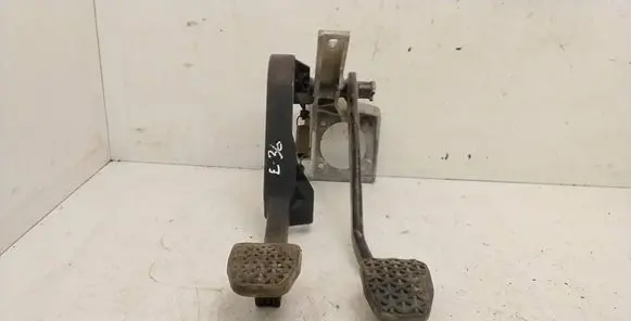 BMW 3 E36 Pedal assembly 1161962