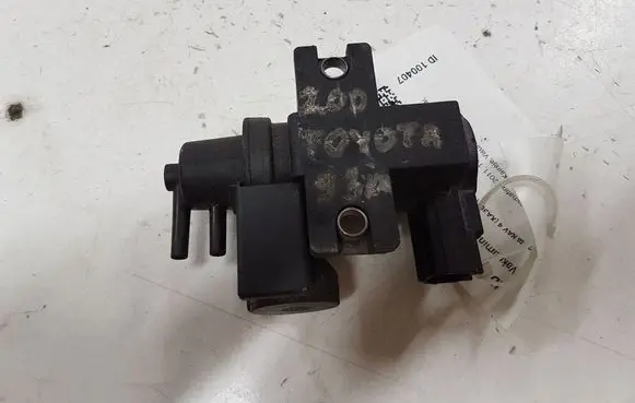 Toyota RAV 4 (XA30) Vacuum valve 258190R011