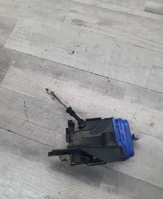 Audi A4 S4 B5 8D Rear door lock 8D0839016A