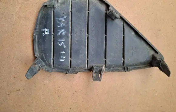Toyota Yaris Front bumper lower grill 814810D250