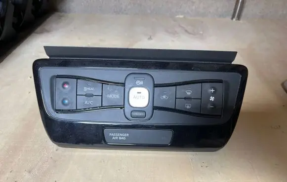 Nissan Leaf II (ZE1) Climate control unit 275005SE0A