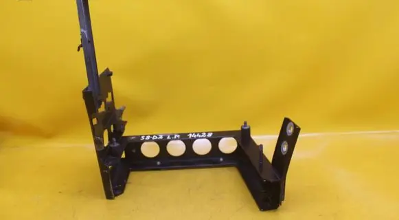 Front bumper mounting bracket