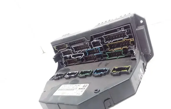 Mercedes-Benz C W204 Fuse module A2129009905 F005V01025