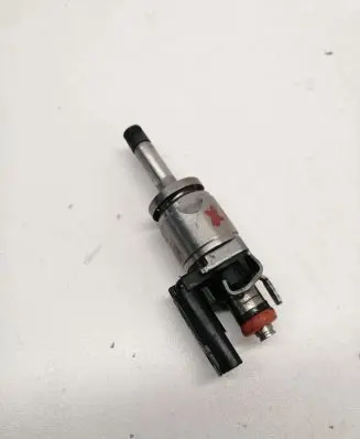 Volvo XC90 Fuel injector 31336653