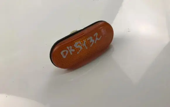 Front fender indicator light