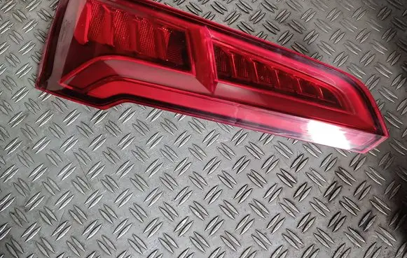 Tailgate rear/tail lights