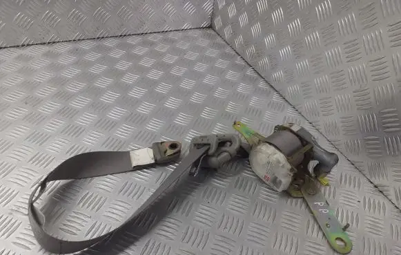 Nissan Altima Front seatbelt