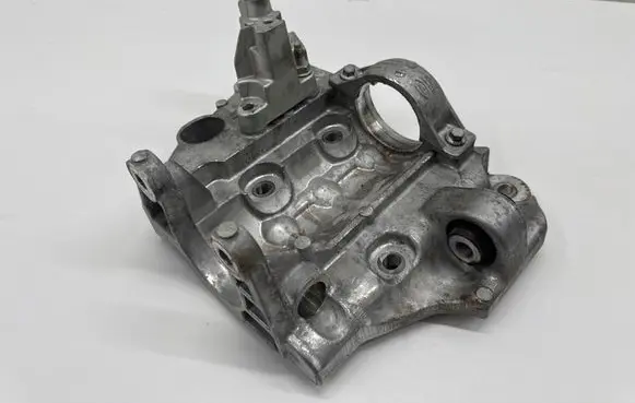 Engine mounting bracket