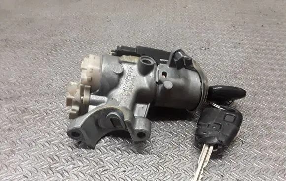 Toyota Previa (XR30, XR40) II Ignition lock 45020287