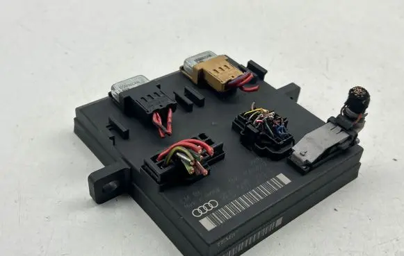 Audi A4 S4 B6 8E 8H Comfort/convenience module 8E0907279E