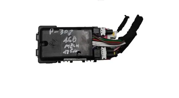 Peugeot 308 Fuse module 18014931