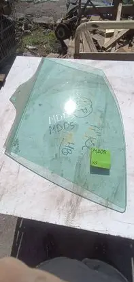 Mercedes-Benz C AMG W202 Front door window glass four-door 1212123