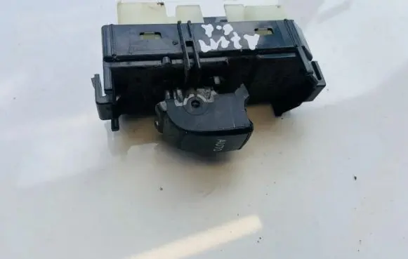 Toyota Avensis Verso Electric window control switch 8403044020 84030-44020