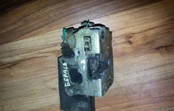 Renault Espace I Front door lock