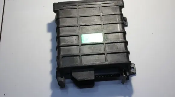 Volkswagen Golf II Engine control unit/module 0280800104 811906264 0280800104105