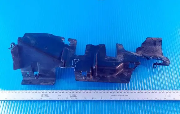Volkswagen PASSAT B6 Intercooler air guide/duct channel 3C0121284
