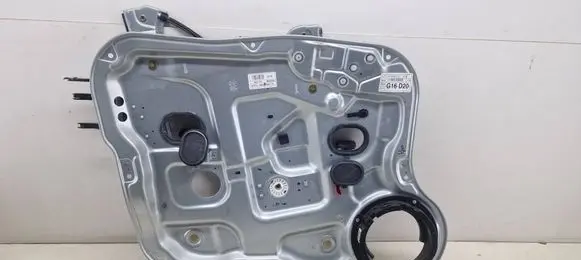 Hyundai Santa Fe Front door window regulator with motor 824702B030J9S4